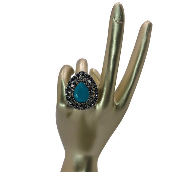 Silver Oversize Teardrop Rhinestone Statement Ring - Size 6.5 - Picture 2 of 7